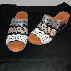 Spring Step Leather Perforated Wedges